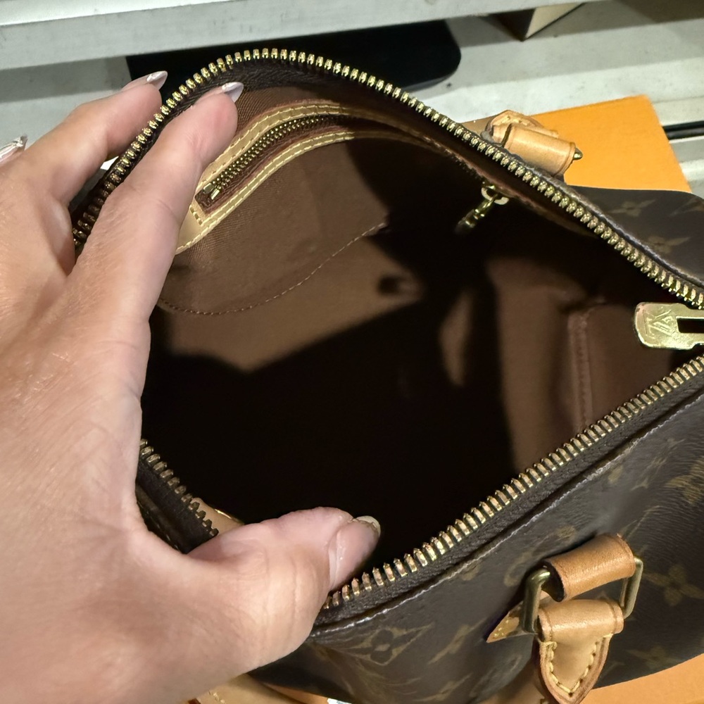 Louis Vuitton - Picture 8 of 14